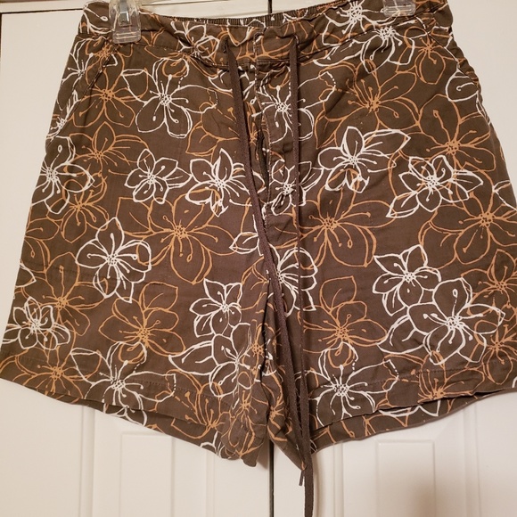 Shorts - Picture 3 of 4